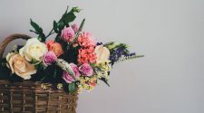 кошници с цветя