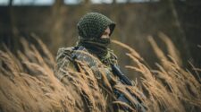 Камуфлажните тениски като практична дреха за активни дни